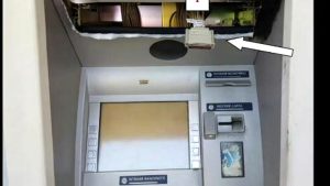 Svuotava i bancomat con la tecnica del "black box", arrestato 32enne