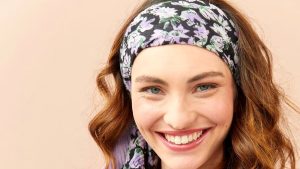 Come sistemare i capelli prima di andare a letto per averli perfetti il mattino
