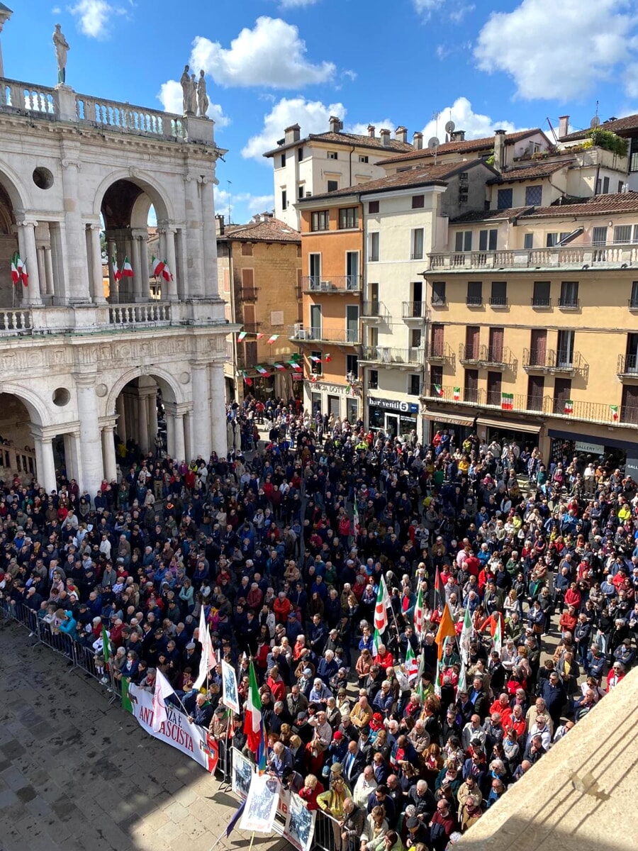 Festa della Liberazione, piazza dei Signori gremita per la celebrazione