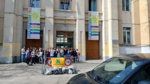 Puliamo il mondo, studenti del Fogazzaro impegnati nella raccolta rifiuti