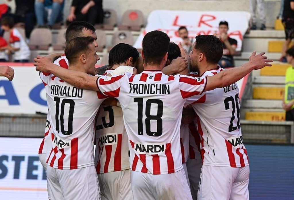 Il Vicenza torna al successo e batte il Novara 2-1