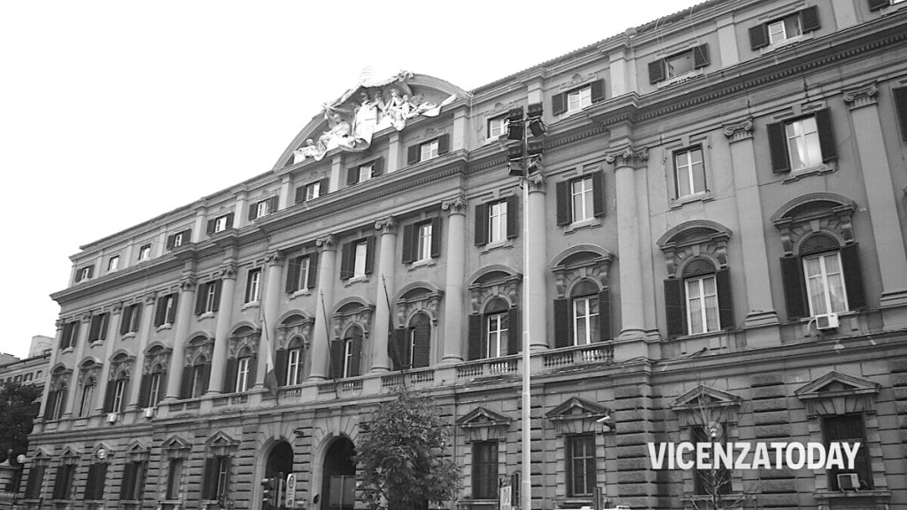 Liquidazione di Veneto banca: il «dossier» De Vido agita la Capitale