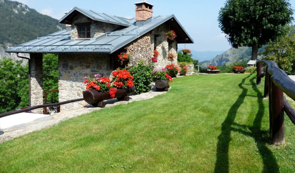 Il prato in primavera: i segreti per un perfetto tappeto verde