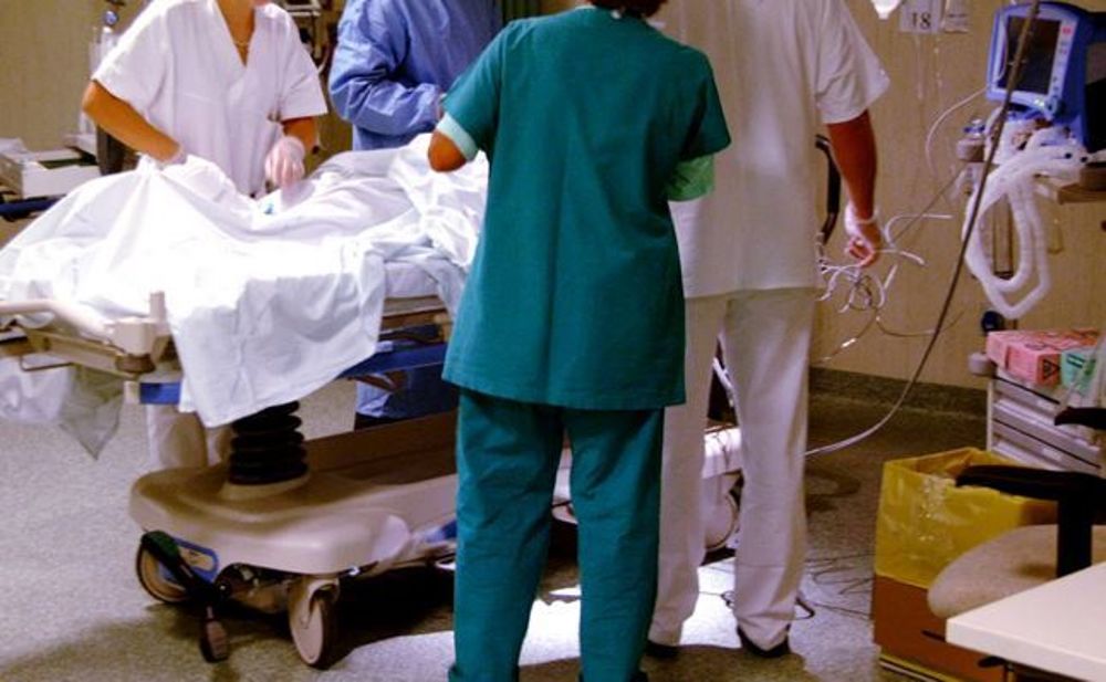 Investito da un'auto nel parcheggio dell'ospedale, muore 62enne