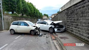 Schianto tra due auto, muore una donna: grave il conducente