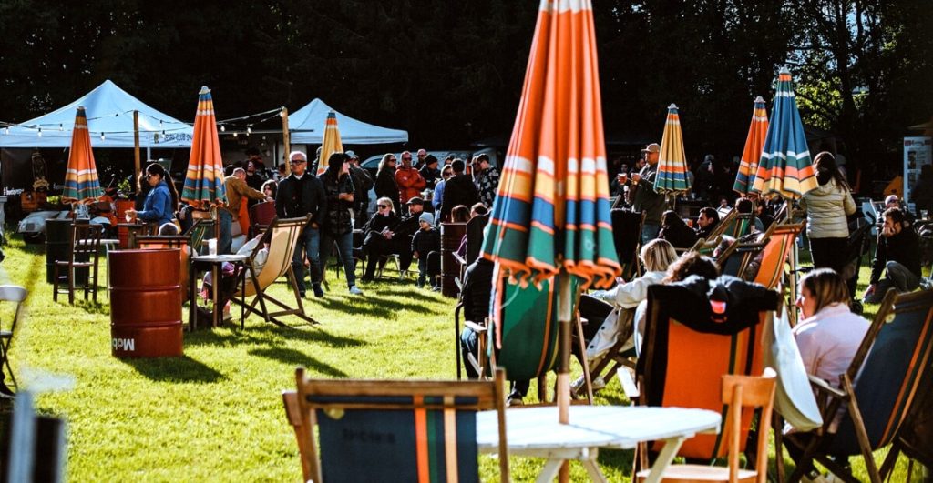 Bazar, street food, musica: aperitivo al parco