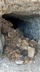 Mulattiera del Pasubio, crollo di pietre nell'ultima delle 52 gallerie