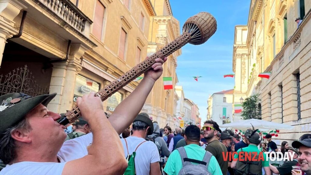 Adunata alpini 2024, la grande sfilata