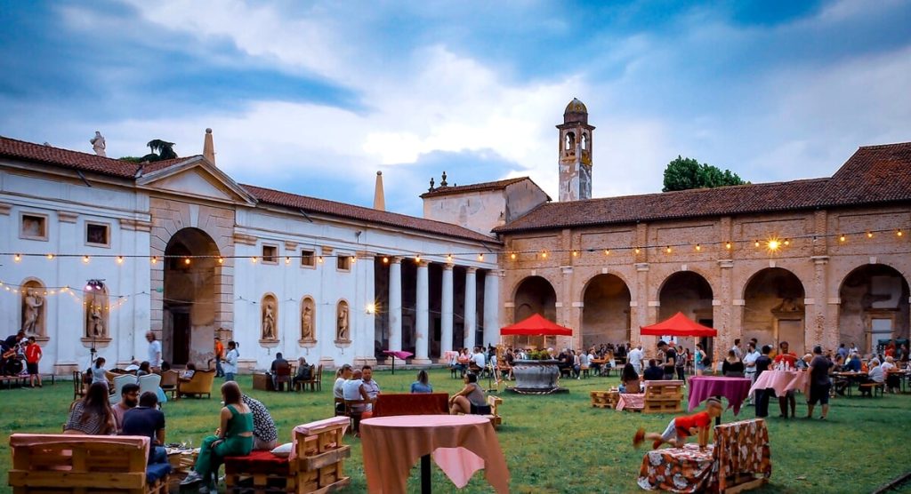 Apericultura: C'è profumo di Clinto nell'aria, degustazioni in Villa