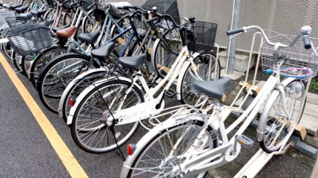 Adunata alpini, divieto di sosta con rimozione alle bici davanti alla stazione e in viale Roma