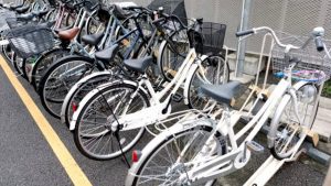 Adunata alpini, divieto di sosta con rimozione alle bici davanti alla stazione e in viale Roma