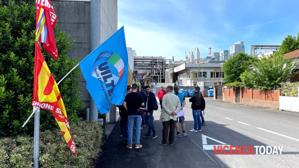 Vertenza Fis, parla la società