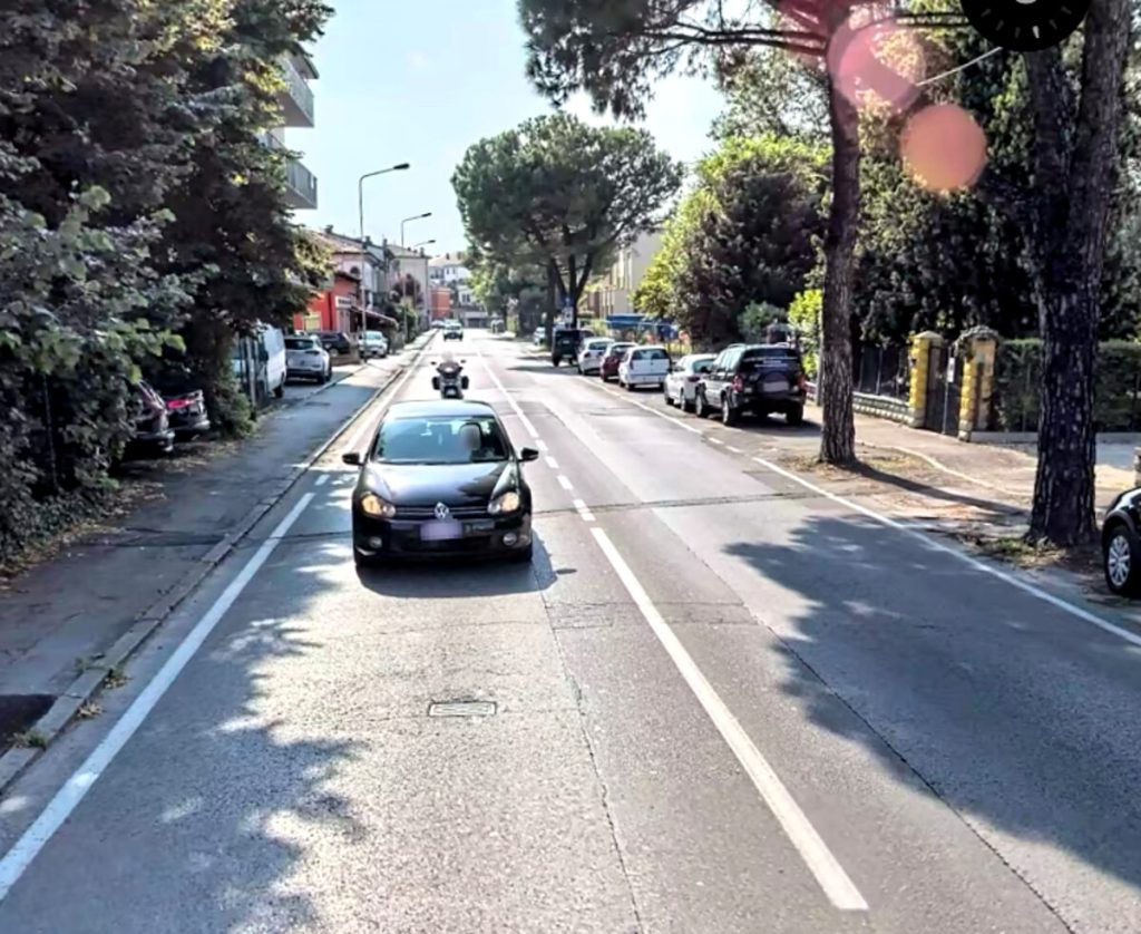Schianto tra due moto, due feriti