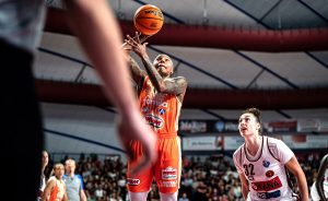 Finale scudetto, il Famila perde anche gara-2 con la Reyer: ora la serie si sposta a Schio