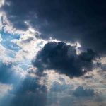 Uno spiraglio di stabilità tra le nubi: le previsioni del fine settimana