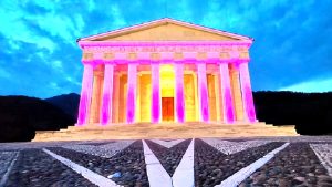 Il giro d'Italia sul Monte Grappa: 20 comuni espongono teli rosa per promuovere il territorio