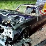 Anomalia all’auto, il conducente scende appena in tempo: Chevrolet distrutta dalle fiamme