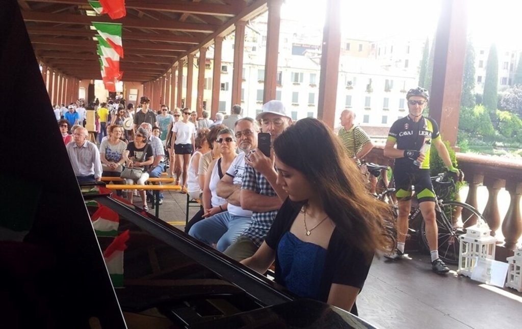 Maratona pianistica in centro a Bassano