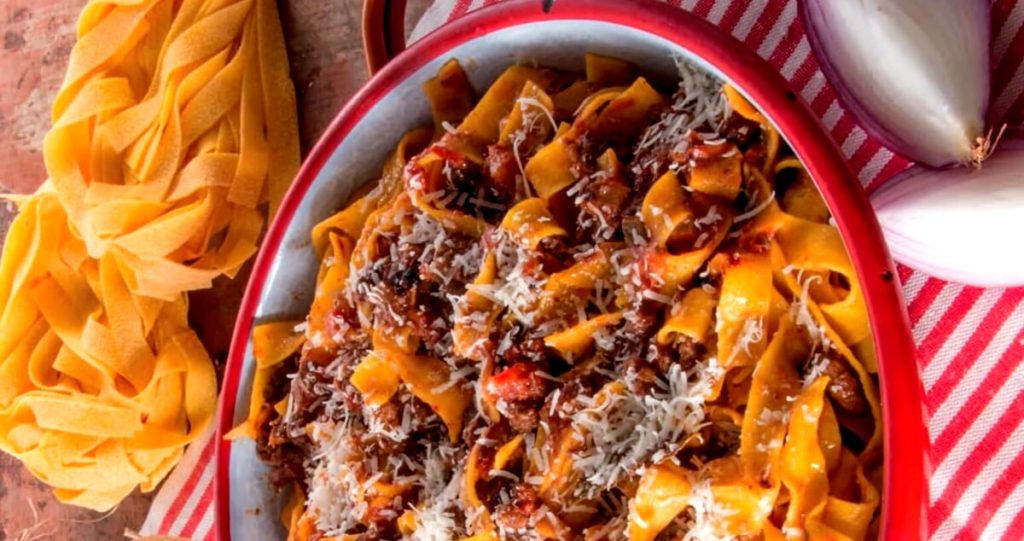 Festa delle Rose a Mossano, specialità fettuccine al cinghiale