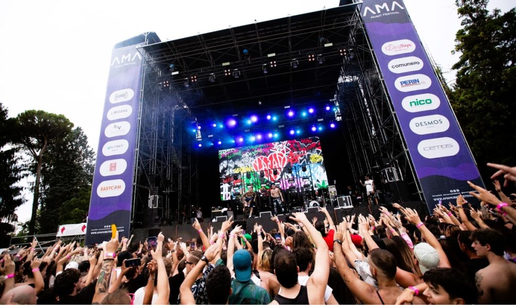 AMA: un super festival con CCCP, Offspring, Subsonica, Editors, Angelina Mango, Queens of the Stone Age