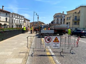 Lavori in città: a Ponte degli Angeli si circola in una sola direzione