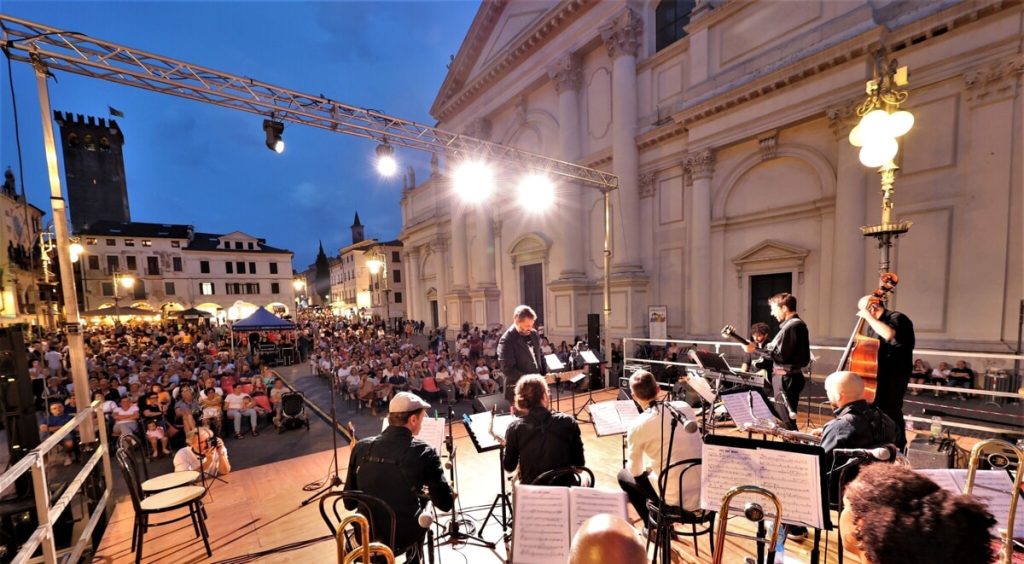 Operaestate con Paolini e Bergonzoni, il programma 2024 di musica, teatro, danza, circo