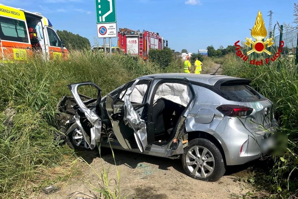 Esce di strada con l’auto in A4, ferito il conducente