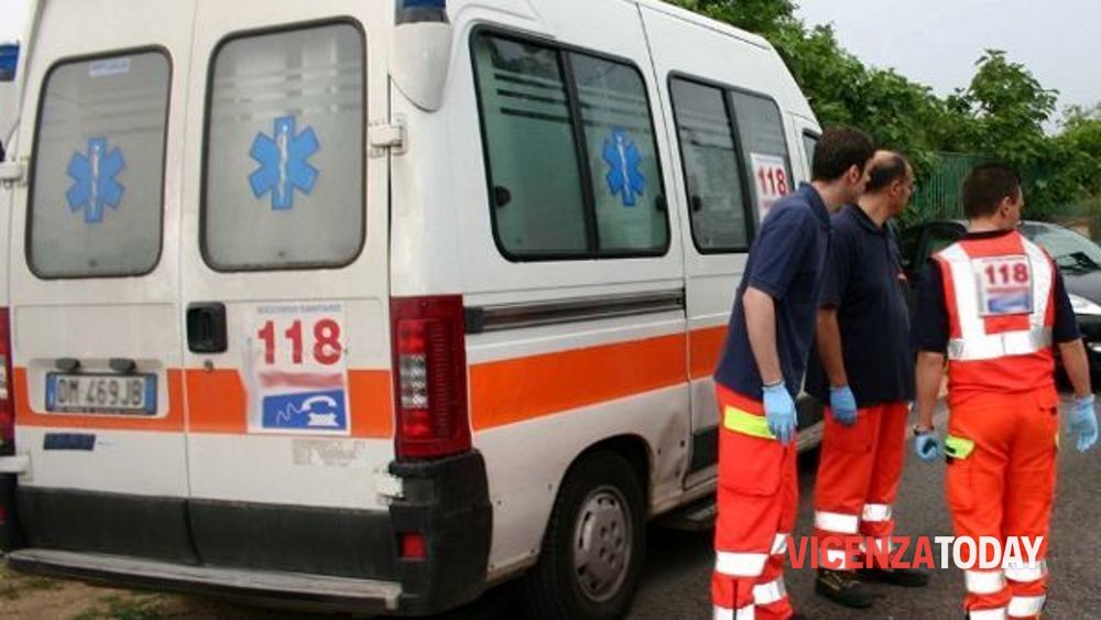 Grave incidente domestico, si sfregia il volto col decespugliatore