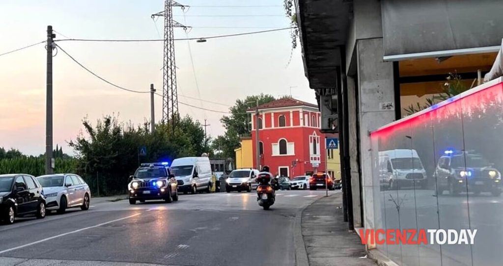 Aggredisce col coltello un finanziere e poi fugge in monopattino, arrestato per tentato omicidio