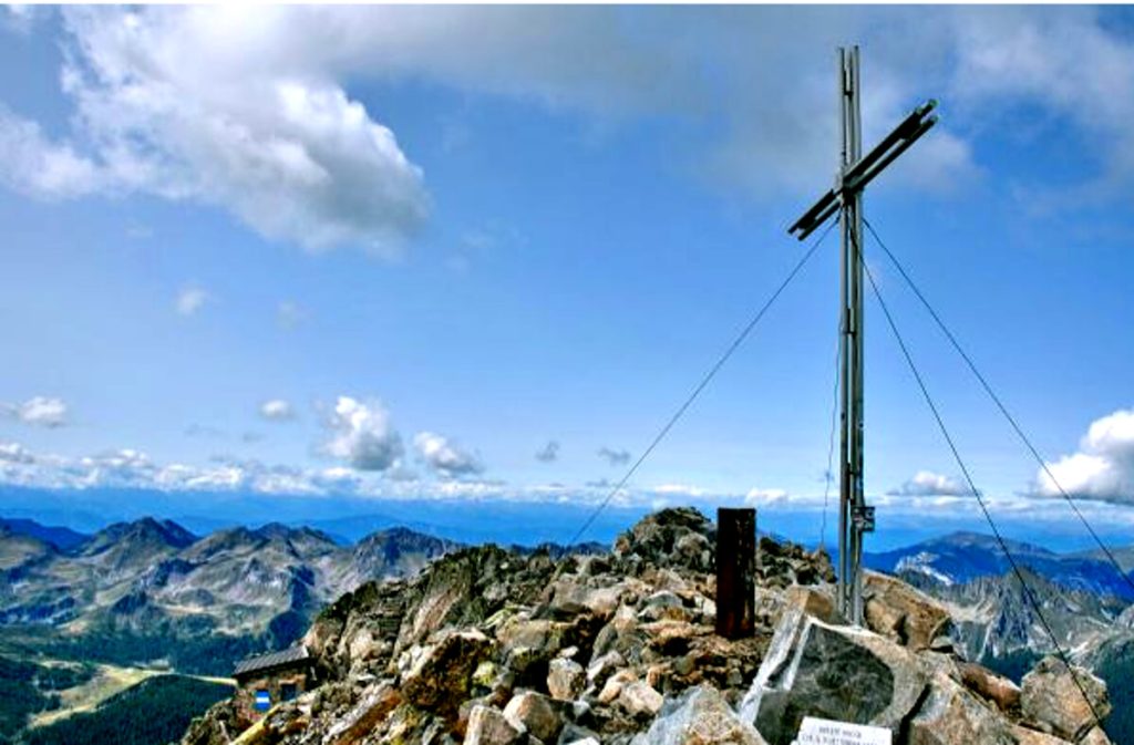 Tragedia in cima d'Asta, 32enne perde la vita