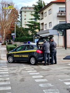 Bar vende tabacchi senza licenza, denunciato il commerciante