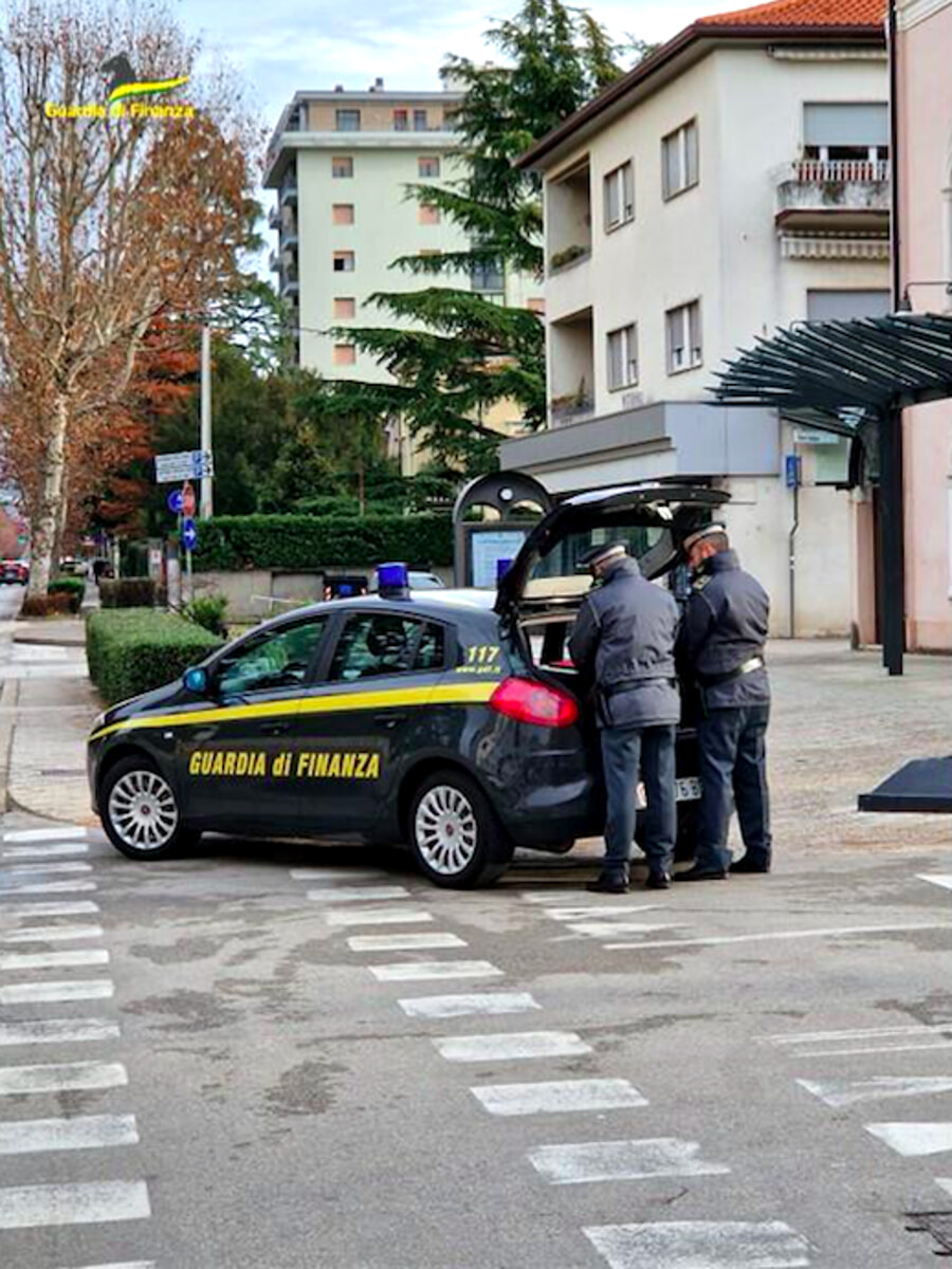 Bar vende tabacchi senza licenza, denunciato il commerciante