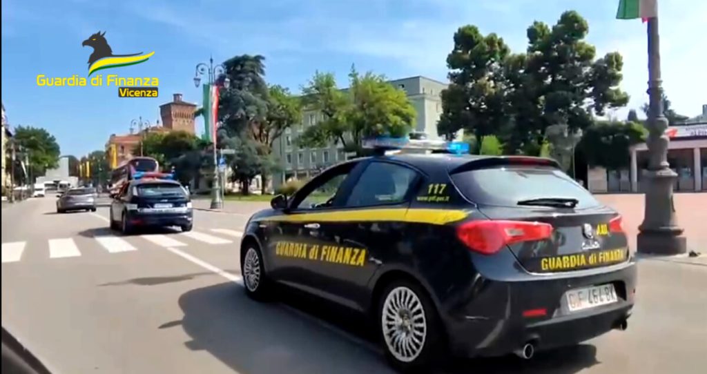 Droga, controlli in città: scoperto appartamento dello spaccio