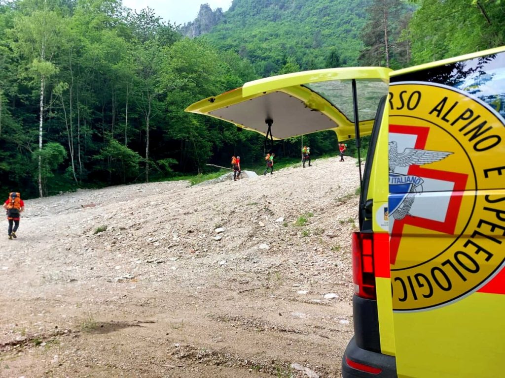 Coppia di escursionisti bloccati nel canale