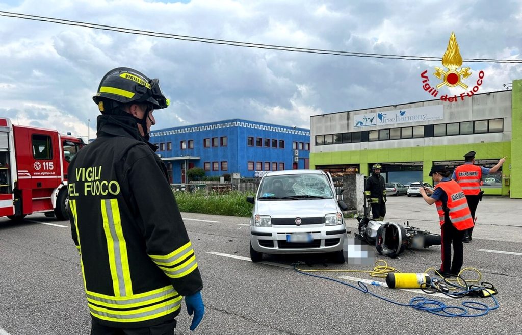 Schianto auto-moto: morto il centauro