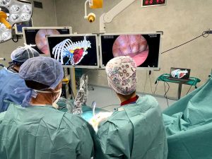 Neonata nasce con una massa nell'addome: rimossa con intervento all'avanguardia