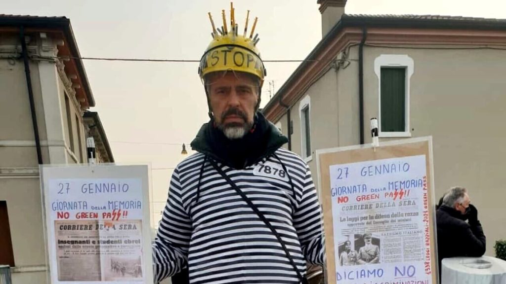 Senza mascherina alla commemorazione: vittoria in tribunale per l'ex sindaco No vax