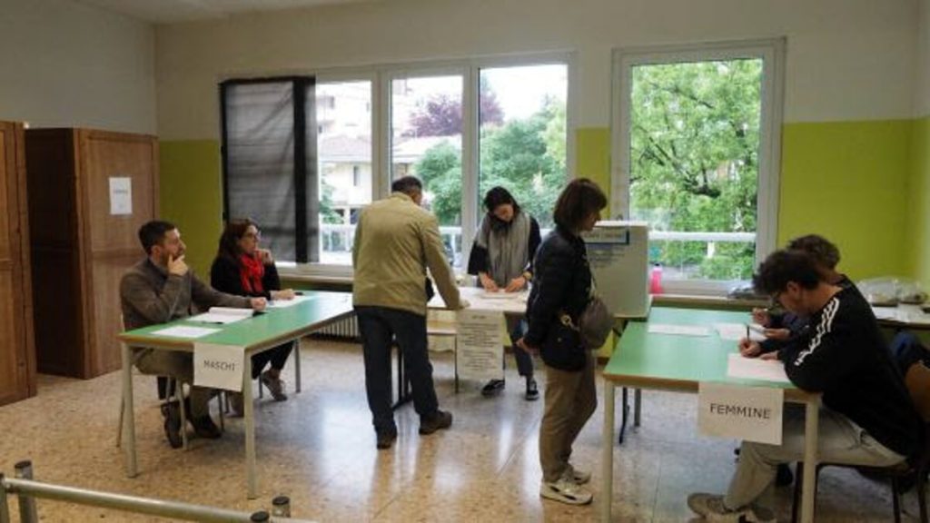 Amministrative, ultime ore per i ballottaggi: affluenza tra il 48 e il 51%