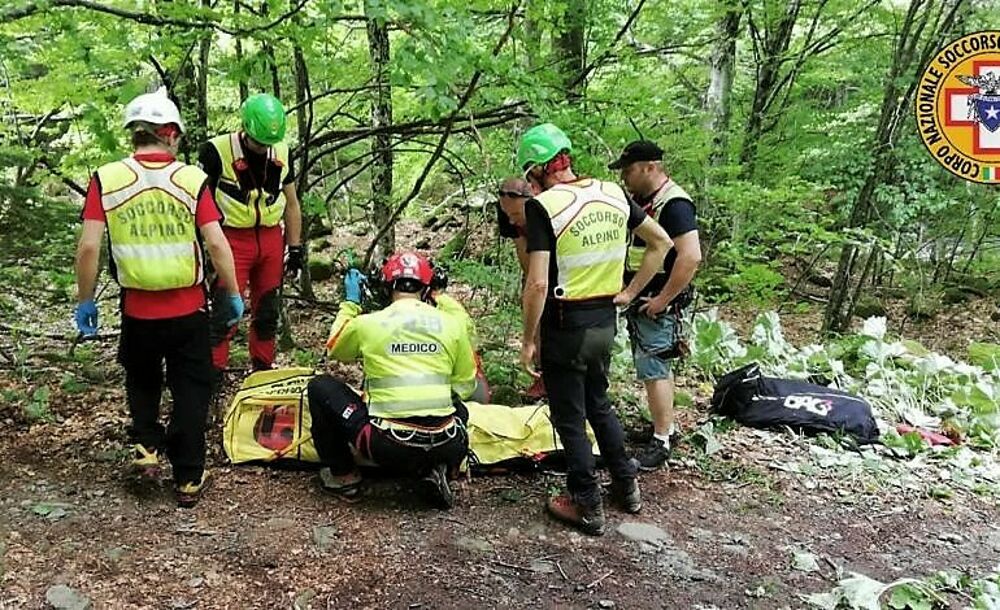 Ciclista si infortuna sul Monte Civillina, recuperata dal Soccorso alpino