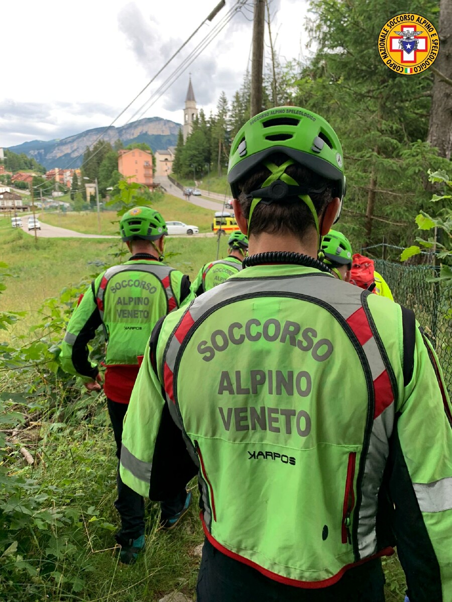 Escursionista cade in vetta e si ferisce, recuperata dal Soccorso alpino