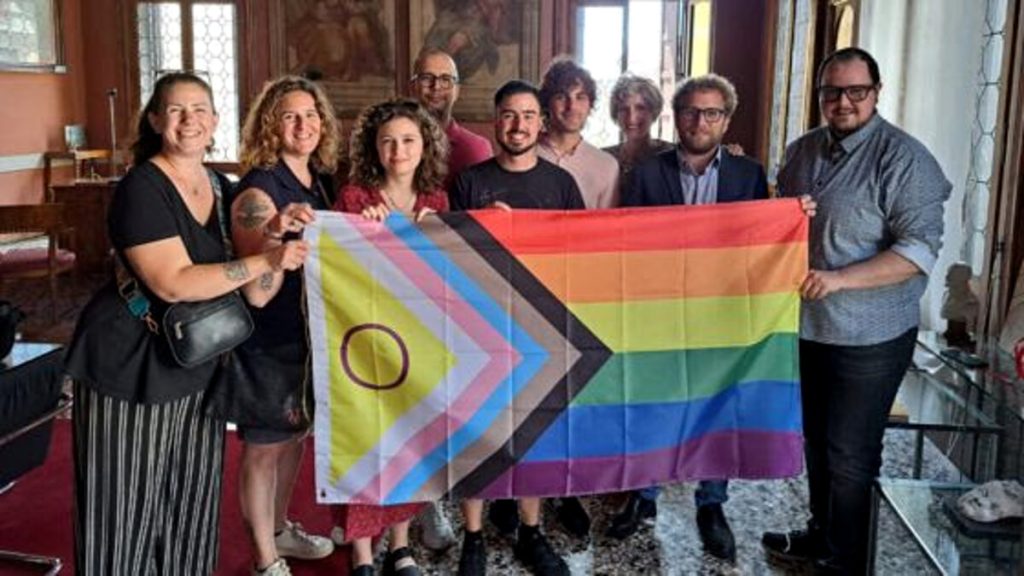 Palazzo Trissino per il Pride Month, esposta la bandiera LGBTQIA+