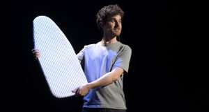 'Come se niente fosse': un monologo divertente sul precariato al Teatro Astra