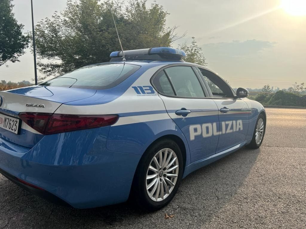 Borseggi continui al mercato, poliziotti in borghese scovano la responsabile