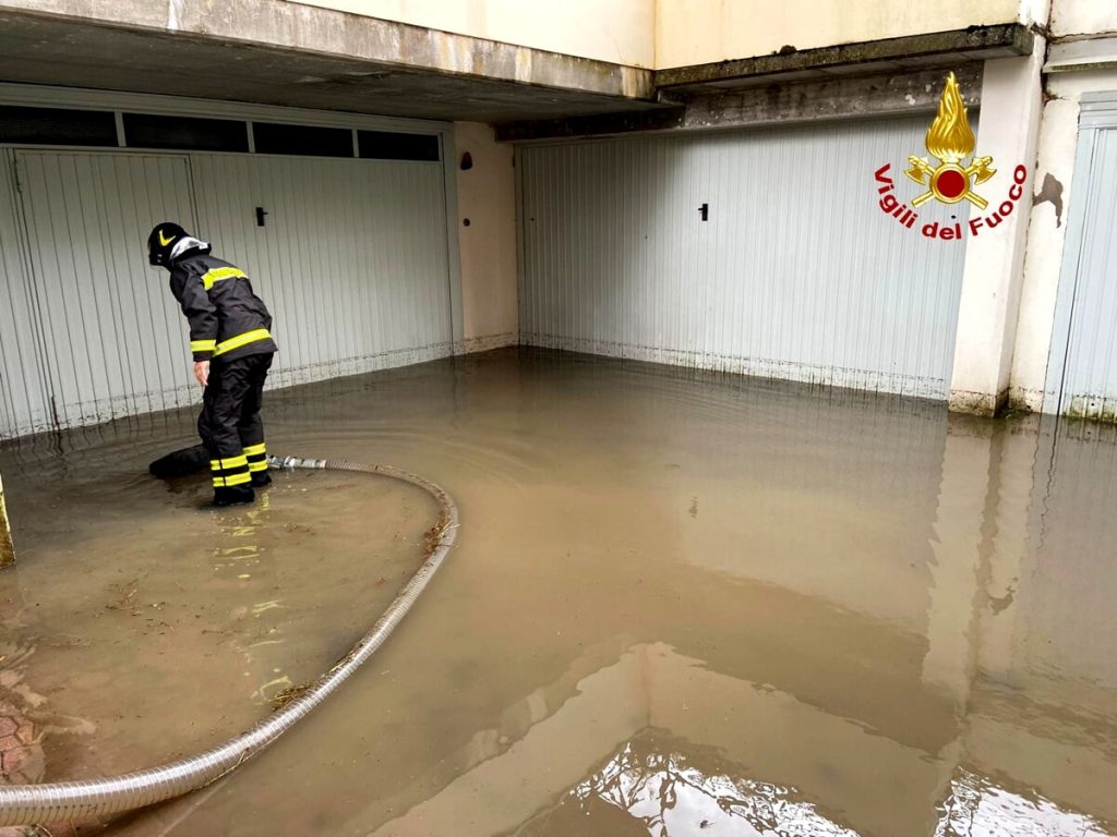 Piove sull’Altopiano, esondano i torrenti: frane e strade bloccate