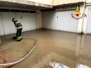 Piove sull’Altopiano, esondano i torrenti: frane e strade bloccate