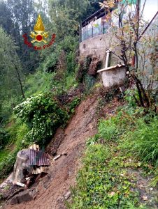 Frana in contrà Masetto, evacuati padre e figlio