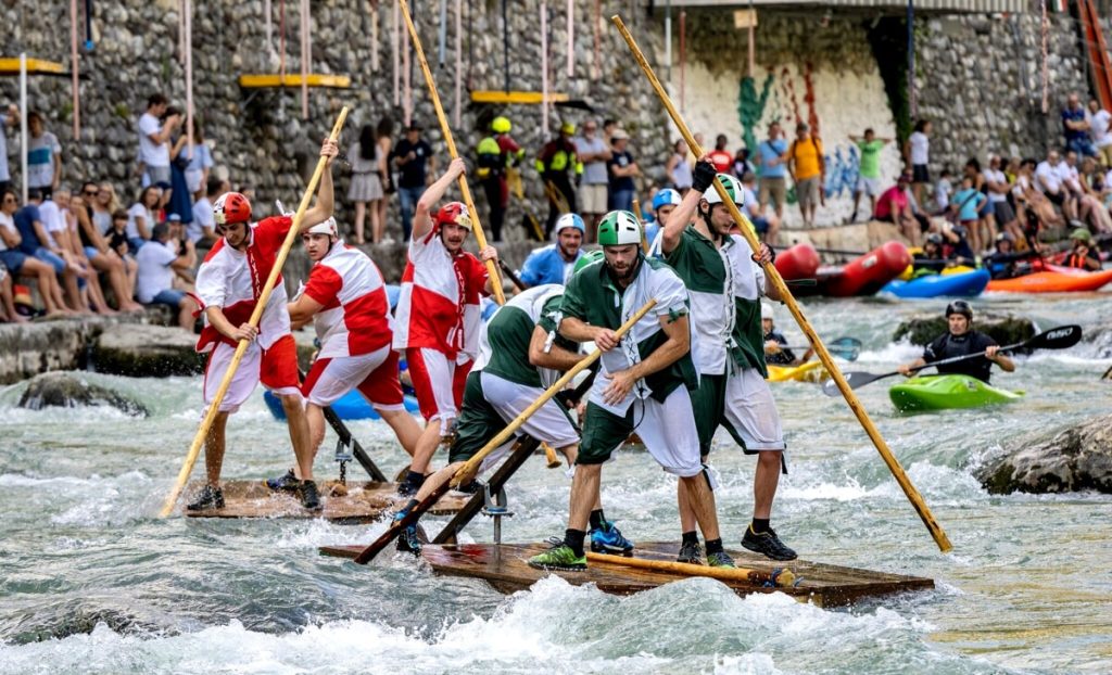 Palio delle Zattere a Valstagna: la sfida sul Brenta tra le contrade