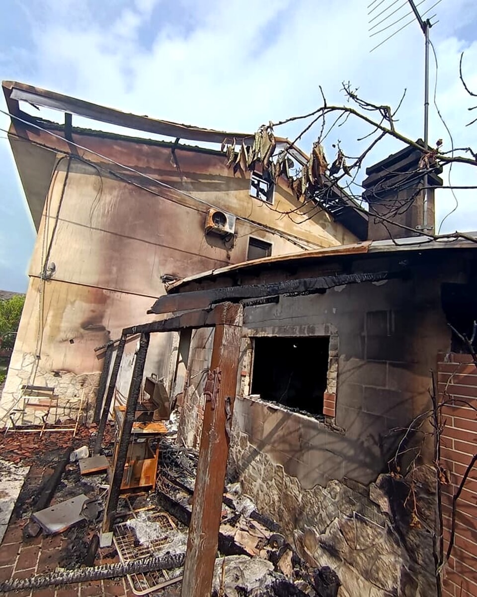Casa distrutta dalle fiamme, dal Comune un appello di solidarietà