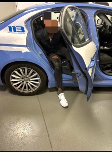 Rissa al bar, interviene la polizia: 32enne dà in escandescente e sputa contro gli agenti