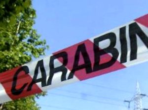 Giovane colpito con un machete mentre va al lavoro: aggressore in fuga